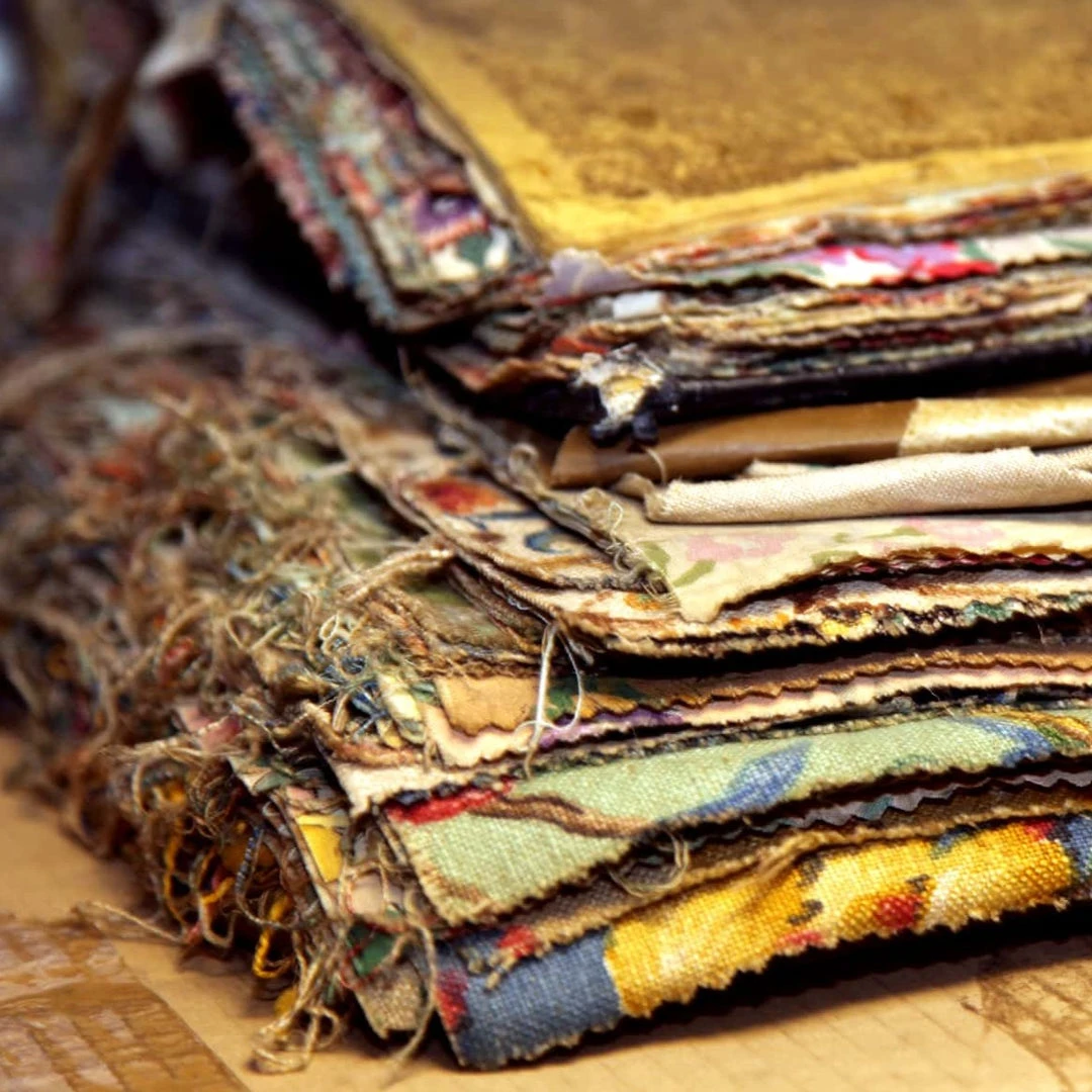 Liberty Fabrics Poppy Meadowfield Wallpaper In Lichen - Floral Heritage Wallpaper for Home Decor 12 Liberty Fabrics Poppy Meadowfield Wallpaper In Lichen