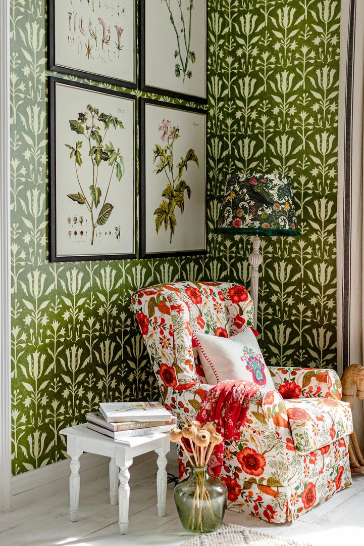 Mind The Gap Tulipan Beechnut Wallpaper - Floral Folk Couture Design 4 Mind The Gap Tulipan Beechnut Wallpaper